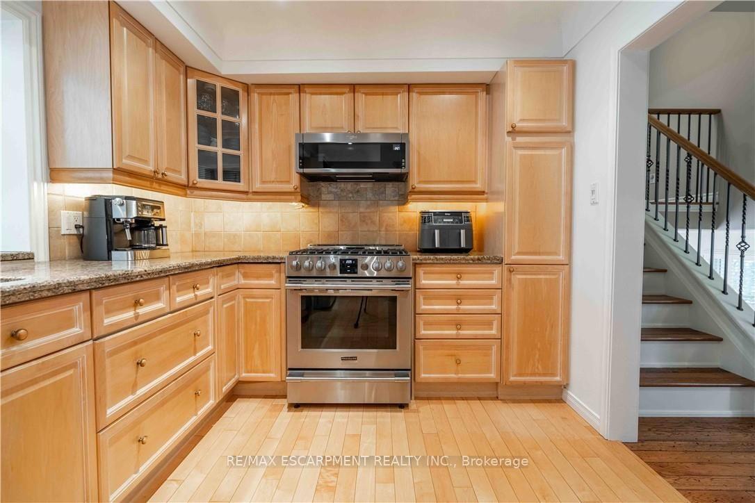 Photo 11 of 138 Judith Crescent, Hamilton, Ancaster — HOMEH