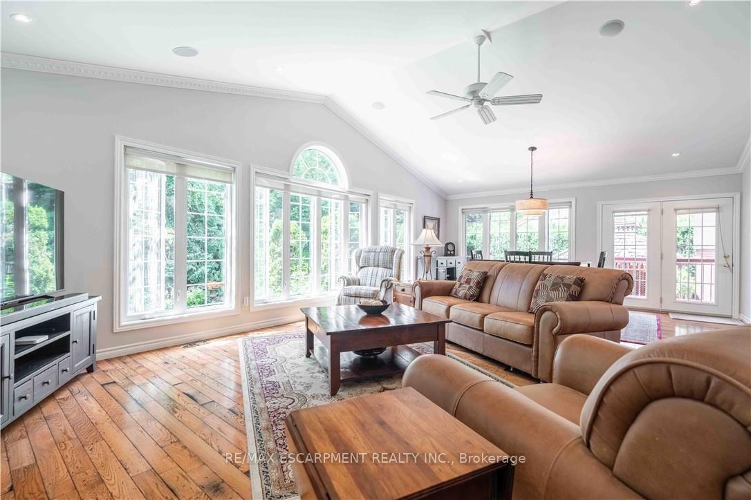 Photo 13 of 138 Judith Crescent, Hamilton, Ancaster — HOMEH