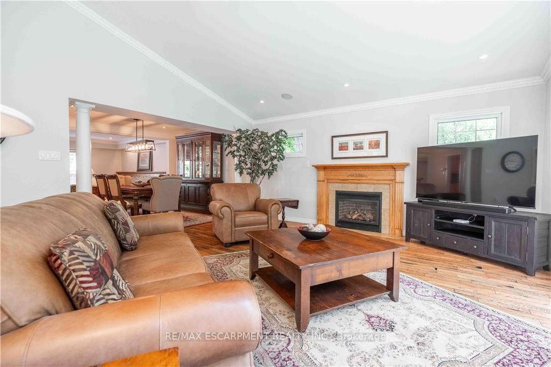 Photo 14 of 138 Judith Crescent, Hamilton, Ancaster — HOMEH