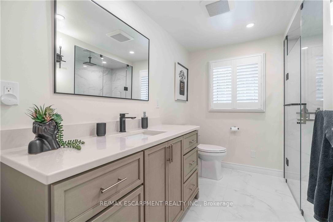 Photo 21 of 138 Judith Crescent, Hamilton, Ancaster — HOMEH