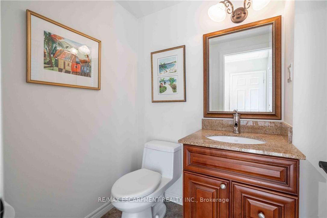 Photo 23 of 138 Judith Crescent, Hamilton, Ancaster — HOMEH