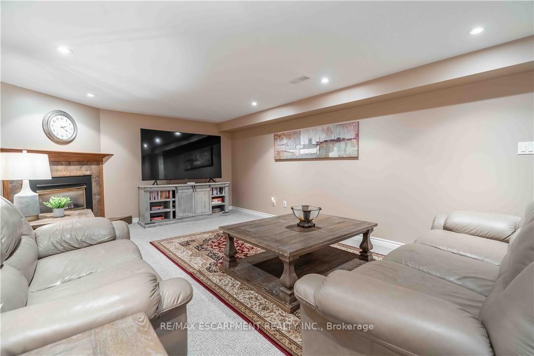 Photo 24 of 138 Judith Crescent, Hamilton, Ancaster — HOMEH