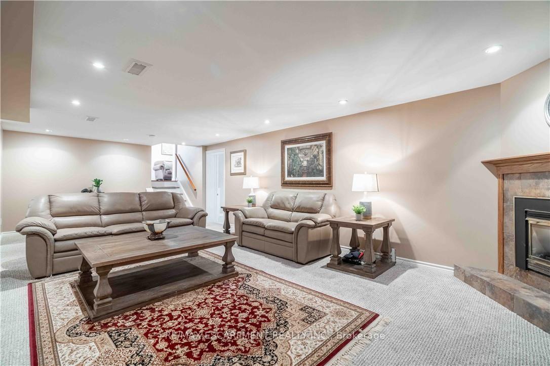 Photo 25 of 138 Judith Crescent, Hamilton, Ancaster — HOMEH