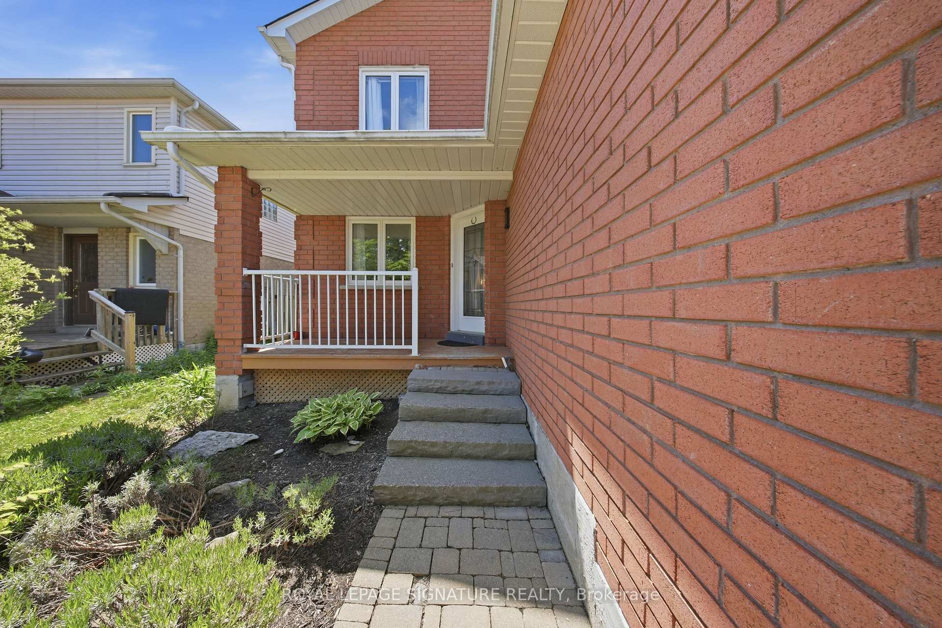 Photo 4 of 1154 Beaver Valley Crescent, Oshawa, Northglen — HOMEH