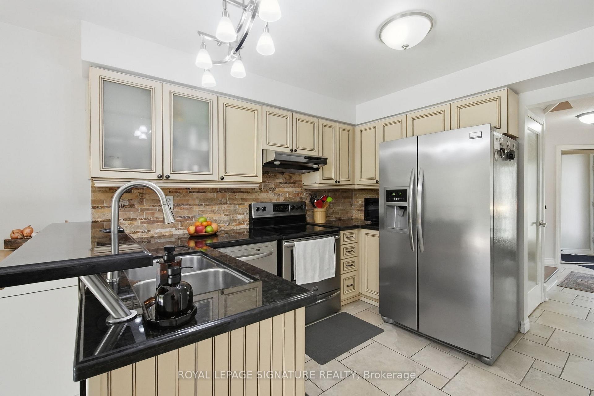 Photo 16 of 1154 Beaver Valley Crescent, Oshawa, Northglen — HOMEH
