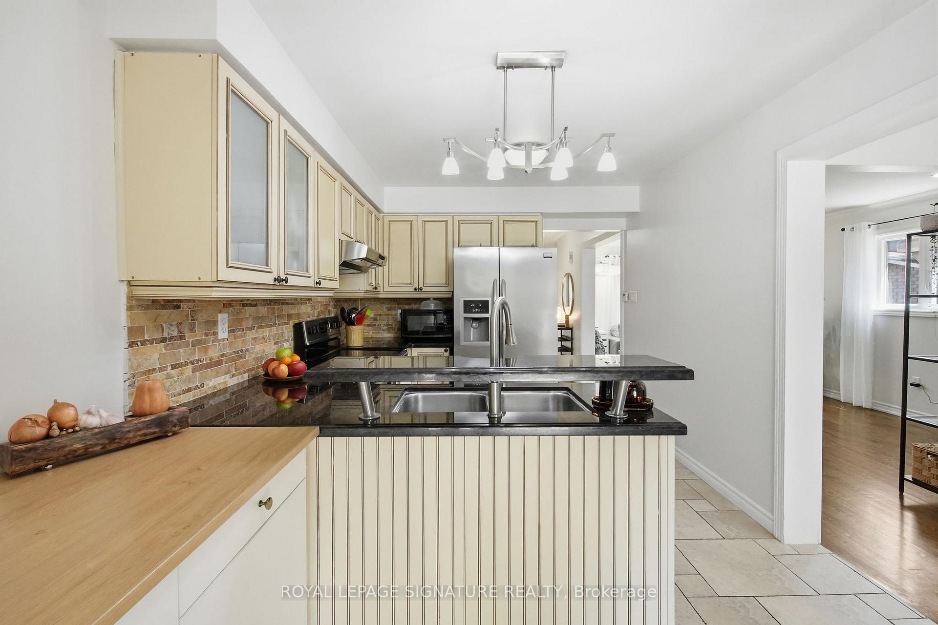 Photo 17 of 1154 Beaver Valley Crescent, Oshawa, Northglen — HOMEH