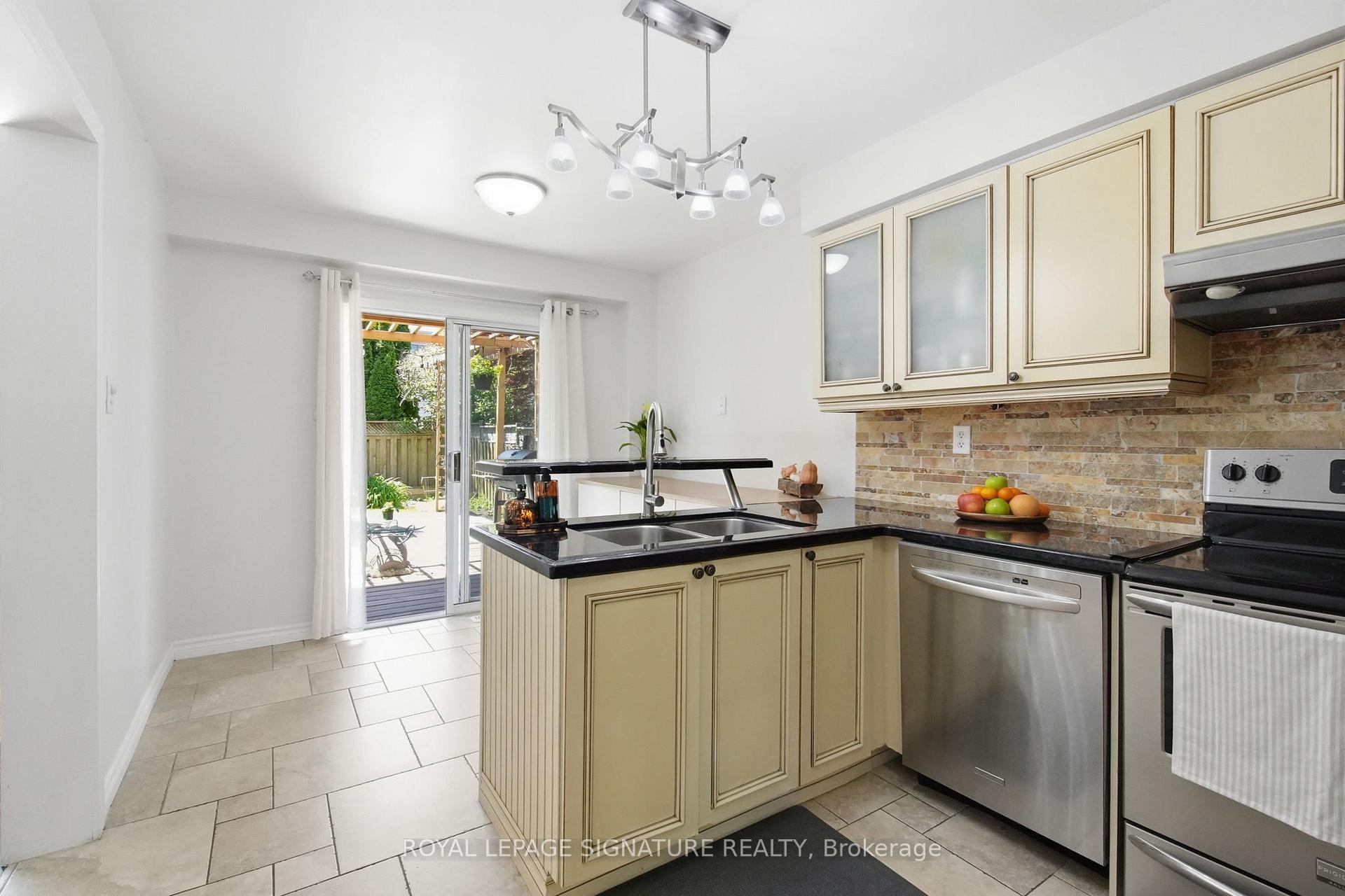 Photo 18 of 1154 Beaver Valley Crescent, Oshawa, Northglen — HOMEH