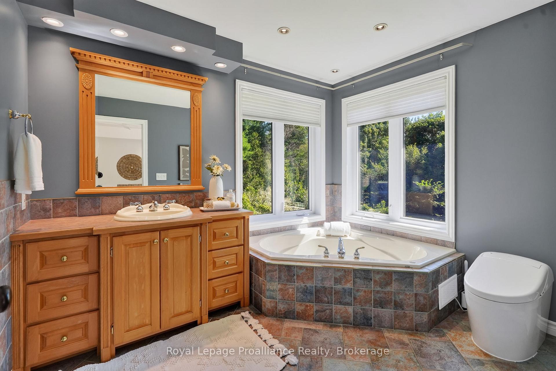 Photo 21 of 49 Skye Valley Drive, Hamilton Township, Baltimore — HOMEH