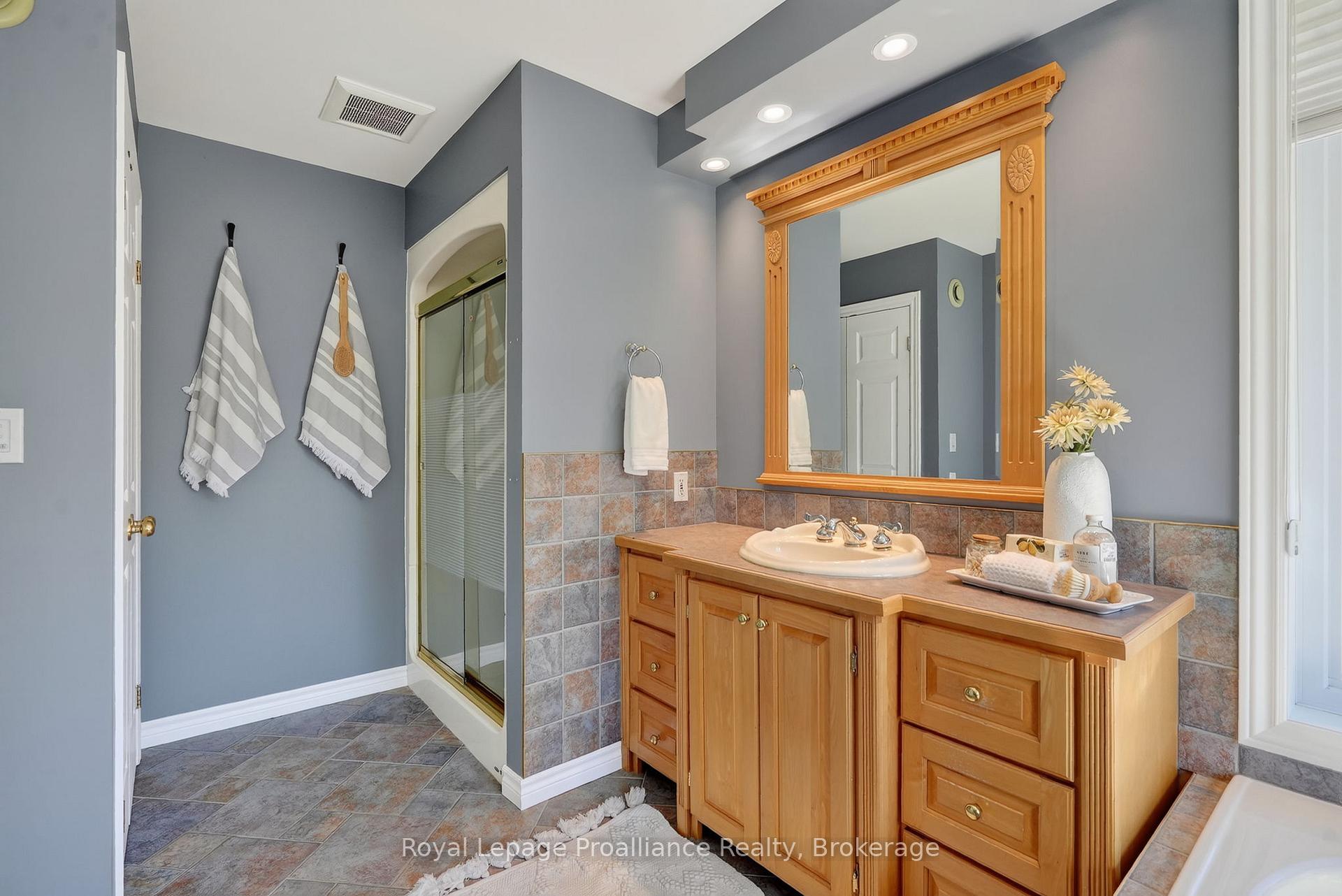 Photo 22 of 49 Skye Valley Drive, Hamilton Township, Baltimore — HOMEH