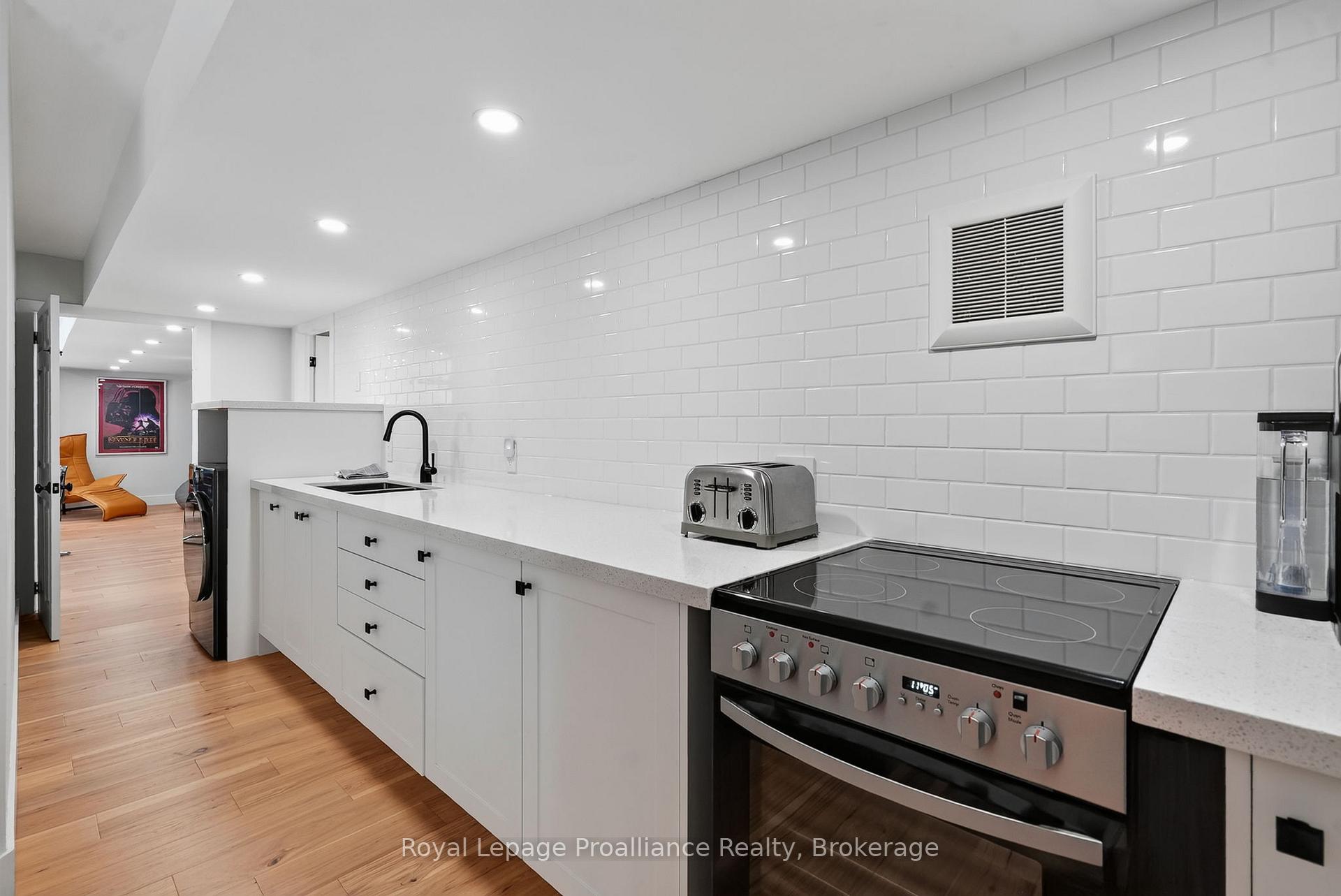 Photo 36 of 49 Skye Valley Drive, Hamilton Township, Baltimore — HOMEH