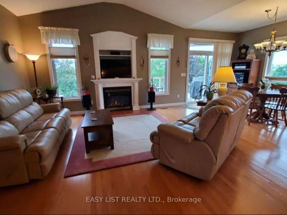 Photo 8 of 305 O'connor Court, Cobourg — HOMEH