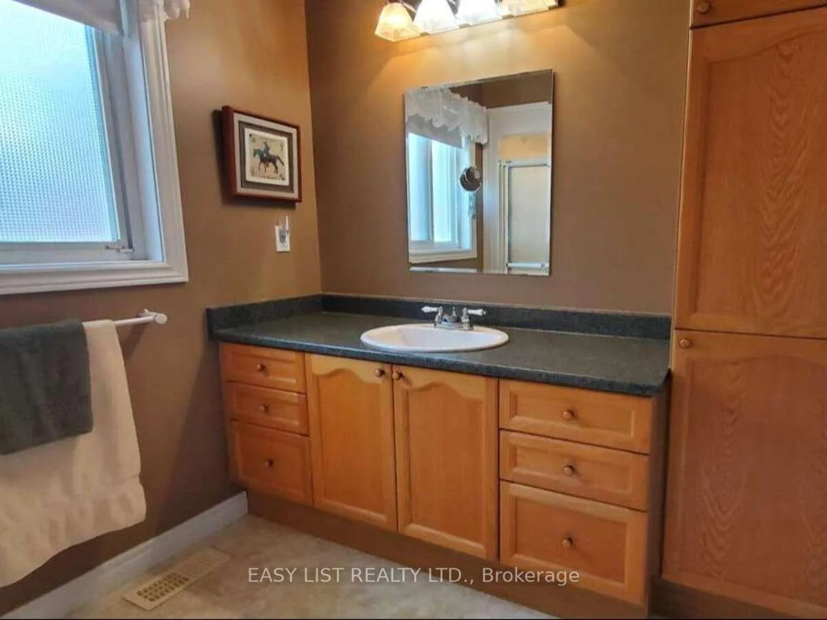 Photo 24 of 305 O'connor Court, Cobourg — HOMEH