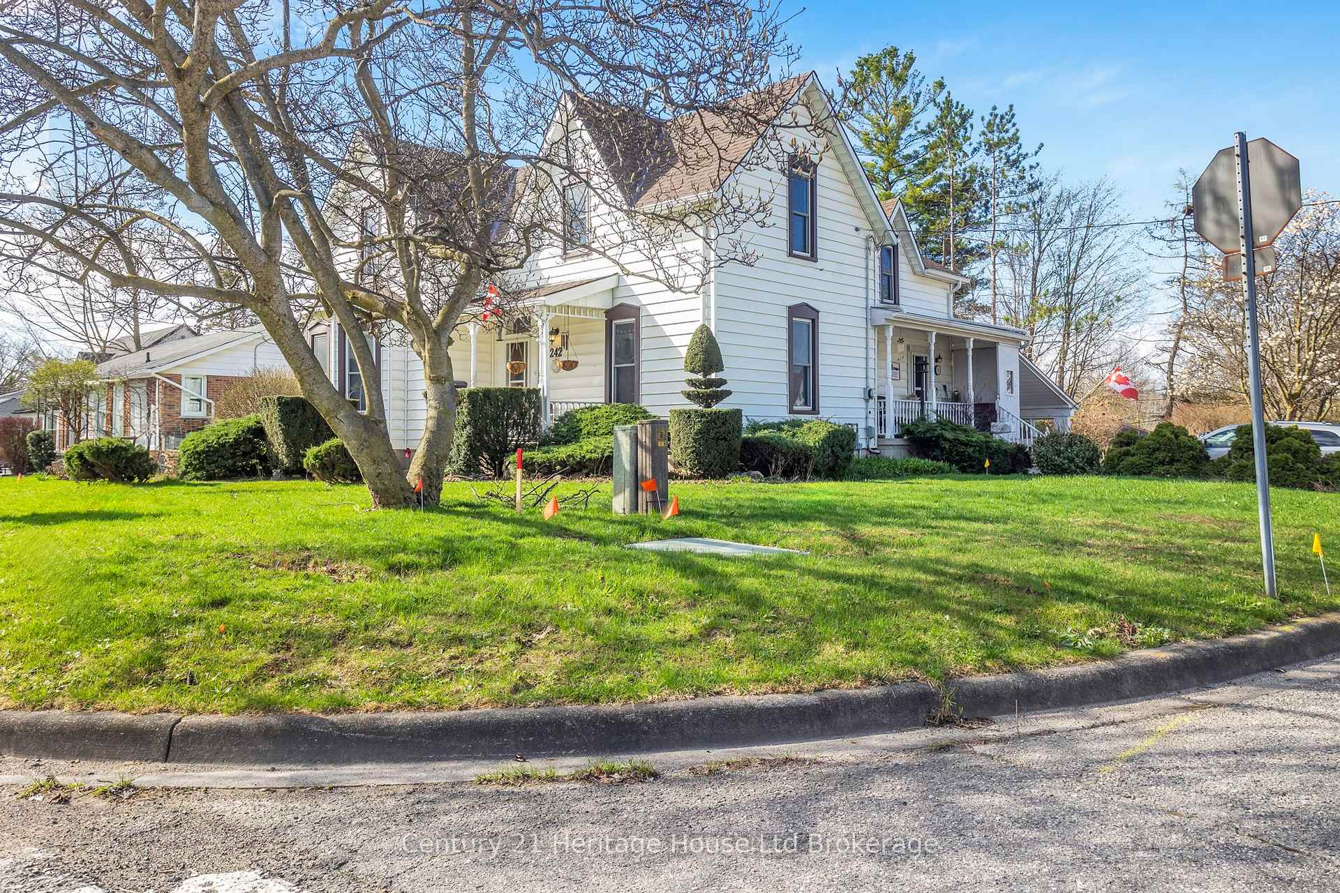 Photo 3 of 242 Wonham Street S, Ingersoll, Ingersoll - South — HOMEH