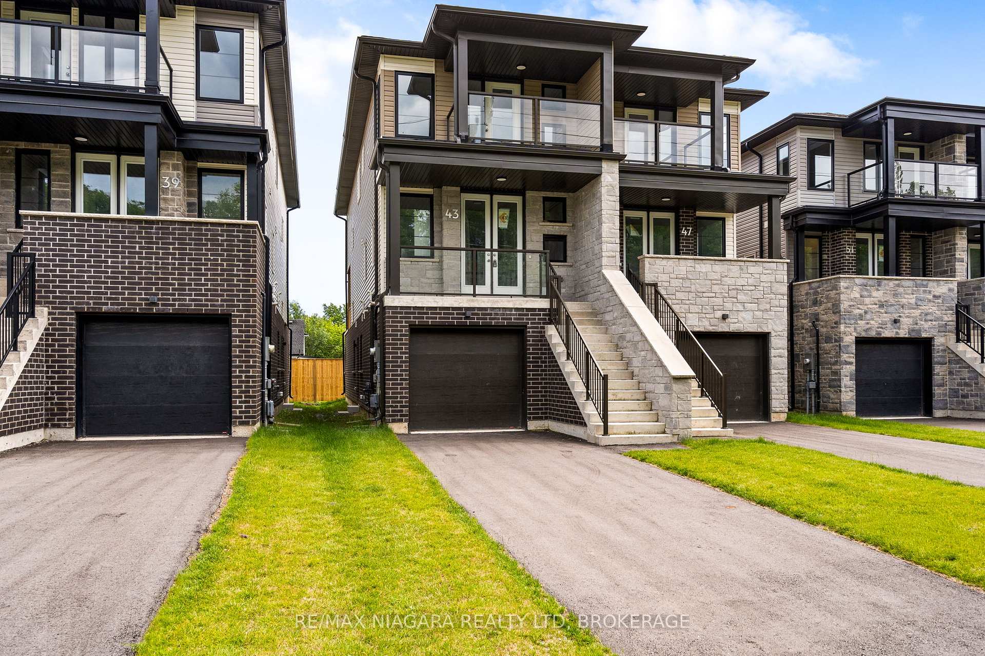Photo 3 of 39 Superior Street, Welland, Dain City — HOMEH