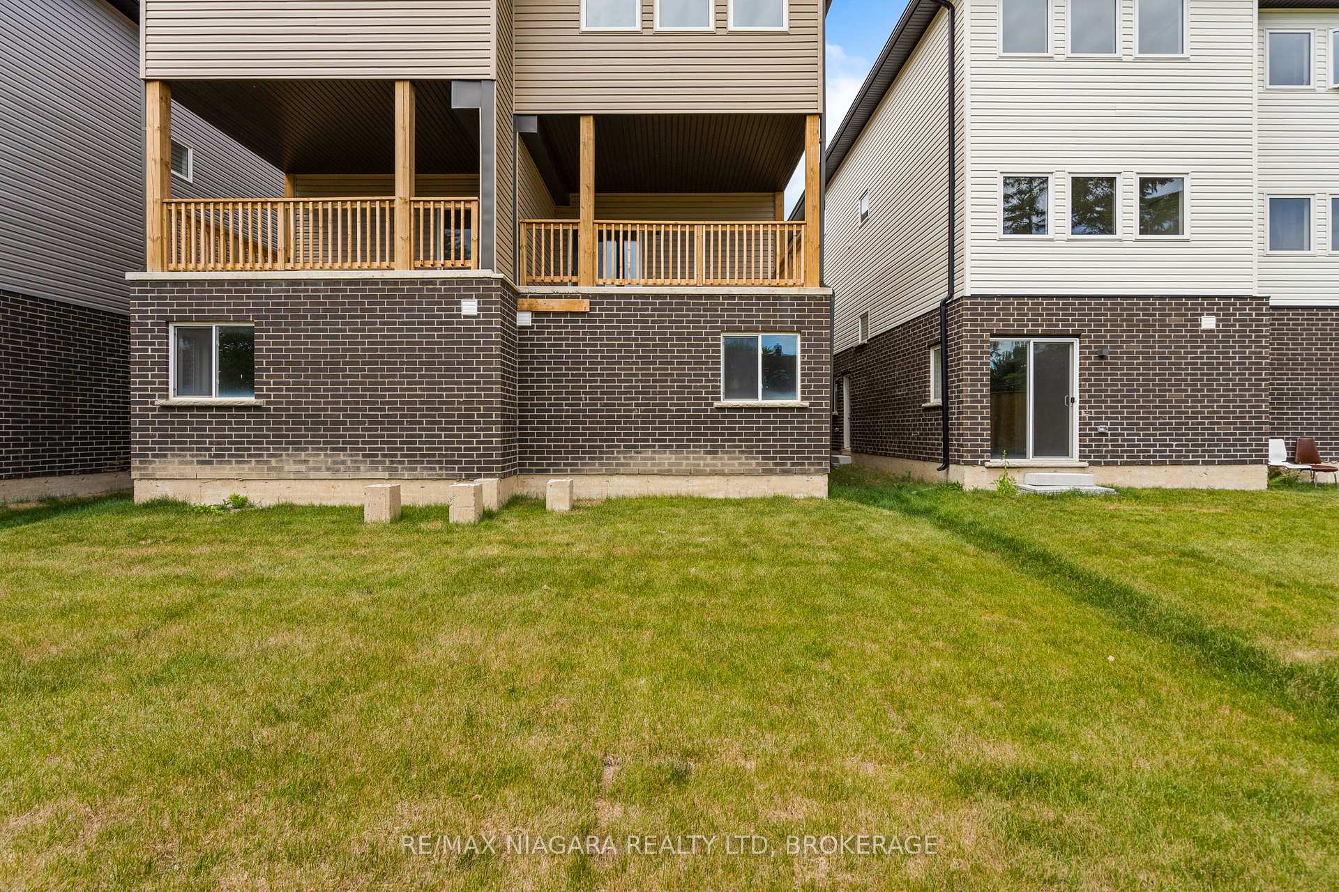 Photo 28 of 39 Superior Street, Welland, Dain City — HOMEH