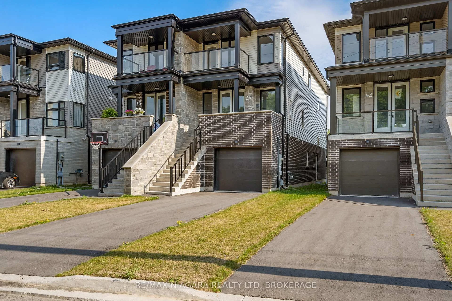 Photo 4 of 39 Superior Street, Welland, Dain City — HOMEH