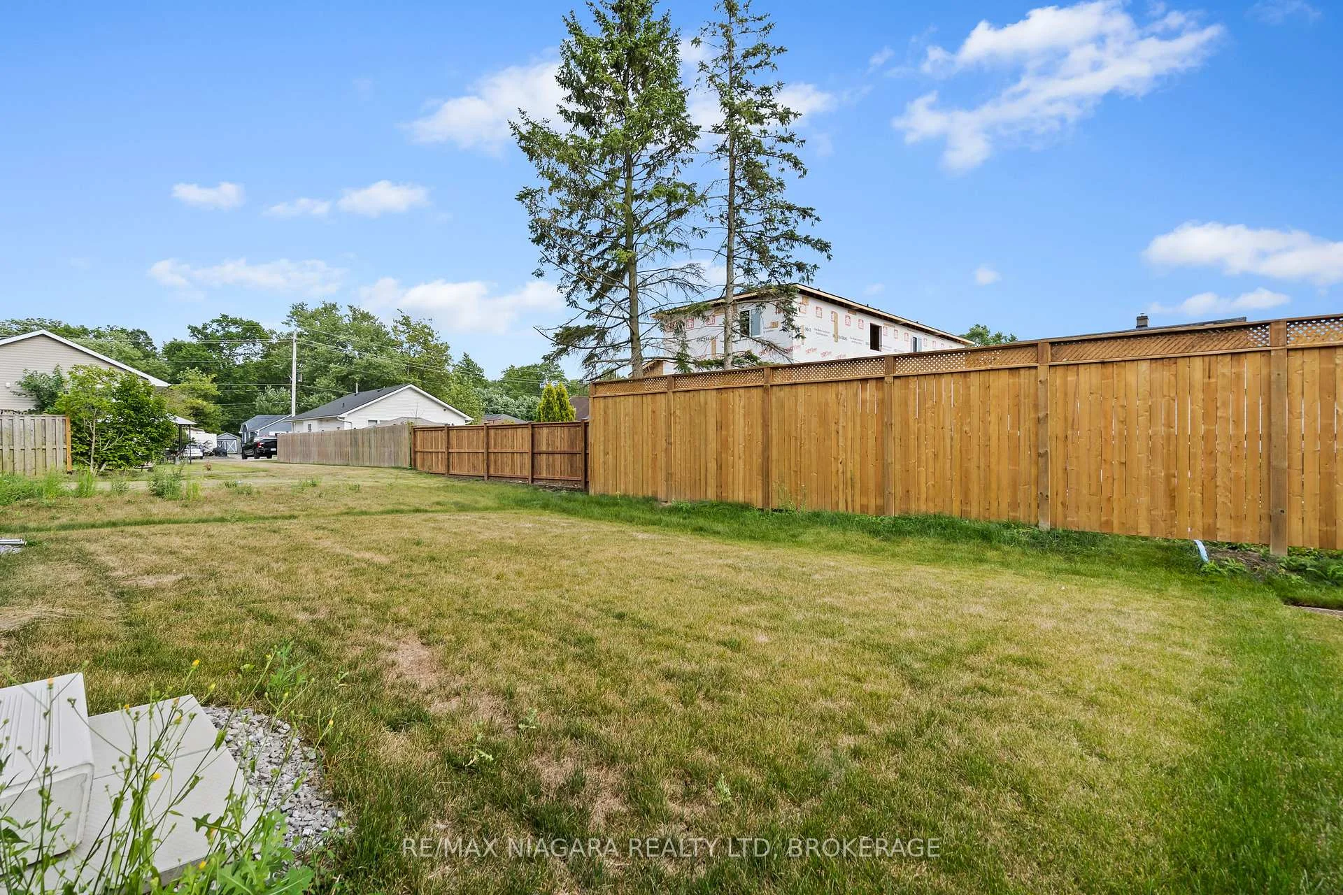 Photo 30 of 39 Superior Street, Welland, Dain City — HOMEH