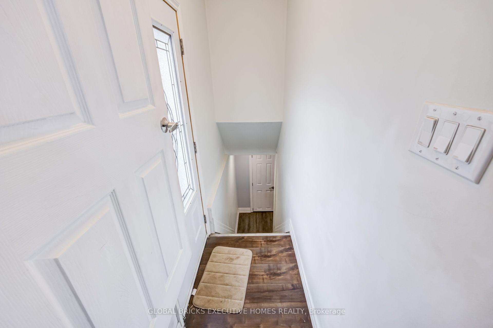 Photo 12 of 100 Lauris Avenue, Cambridge, Alison — HOMEH