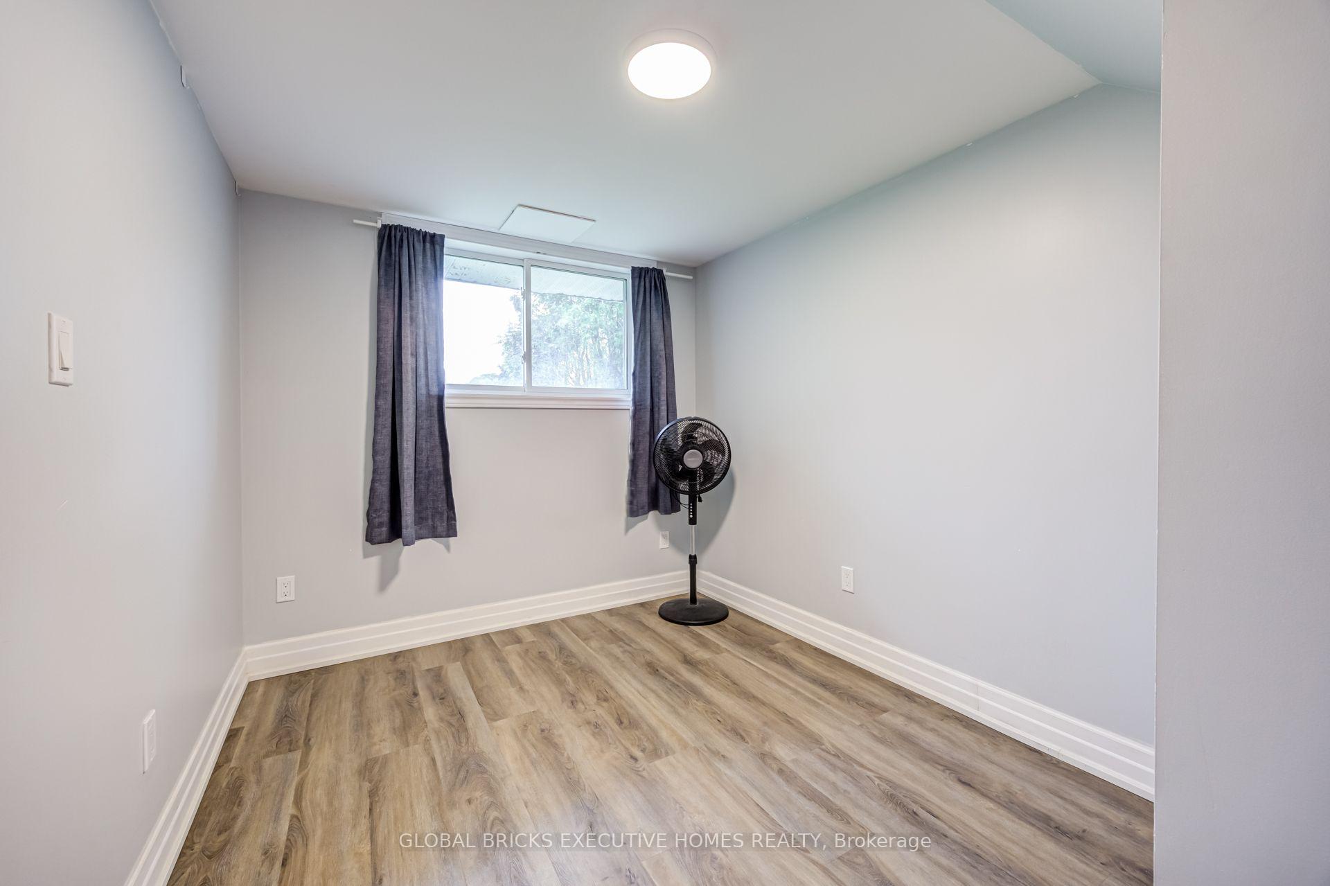 Photo 33 of 100 Lauris Avenue, Cambridge, Alison — HOMEH