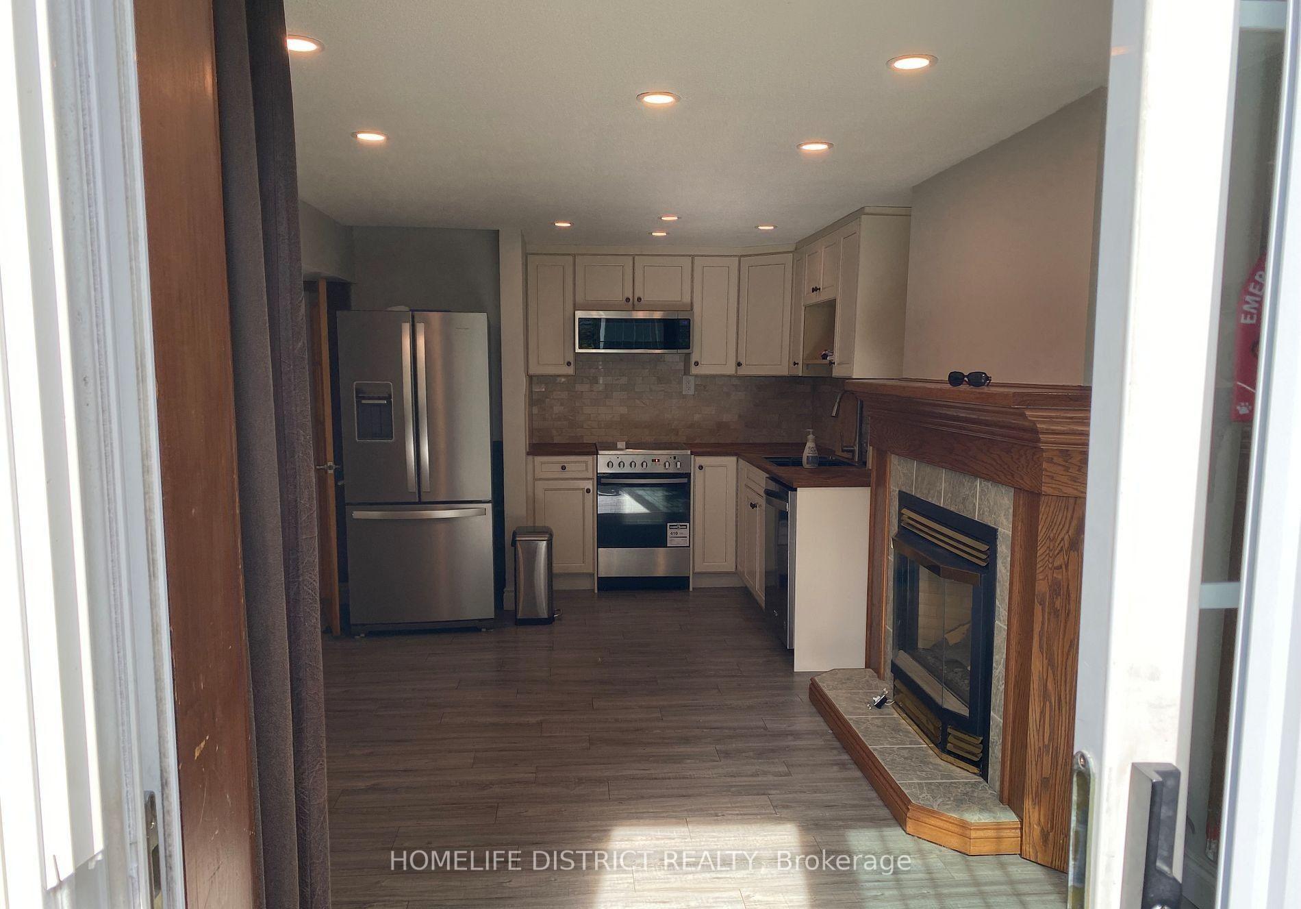 Photo 2 of 912 Exeter Street, Oshawa, Centennial — HOMEH