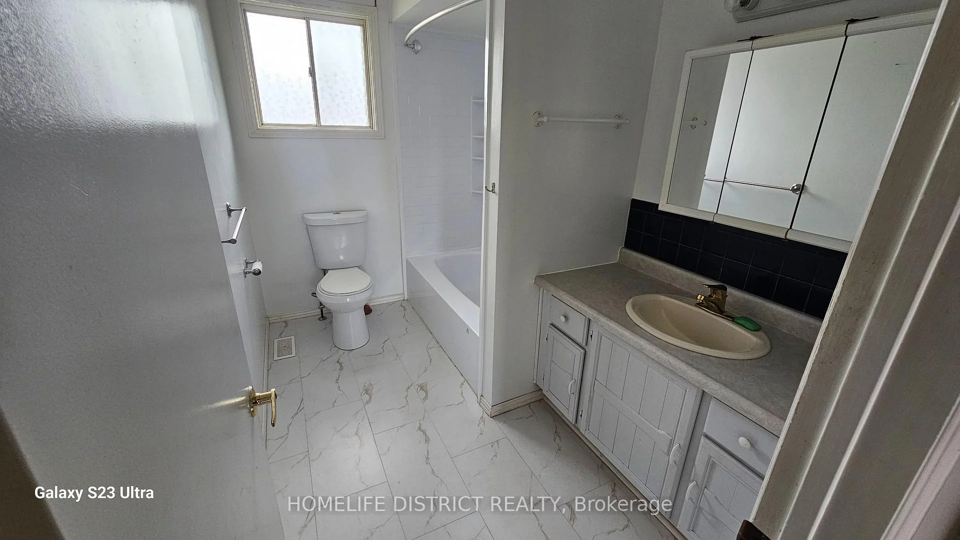 Photo 9 of 912 Exeter Street, Oshawa, Centennial — HOMEH
