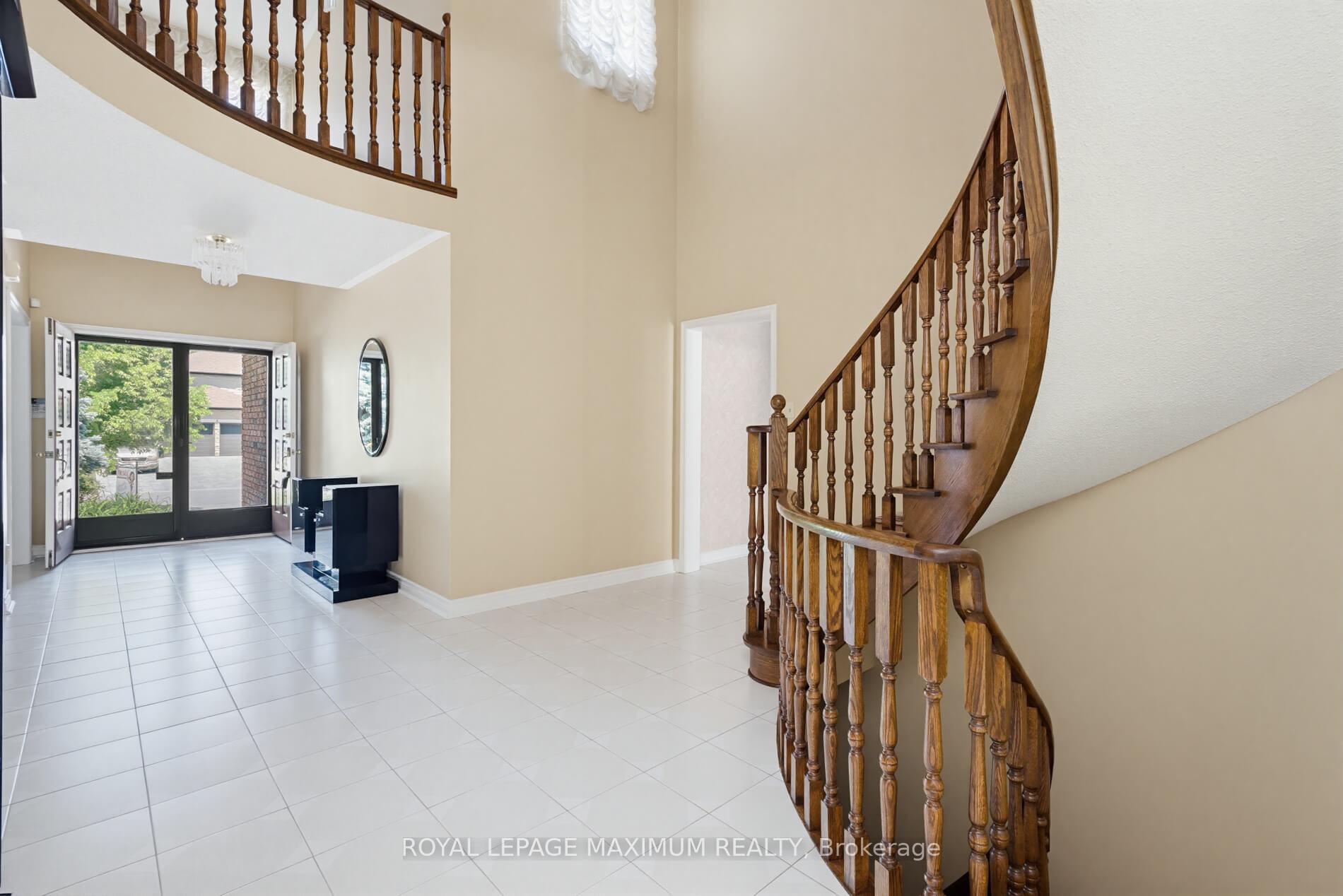 Photo 4 of 91 Wilshire Boulevard, Vaughan, East Woodbridge — HOMEH