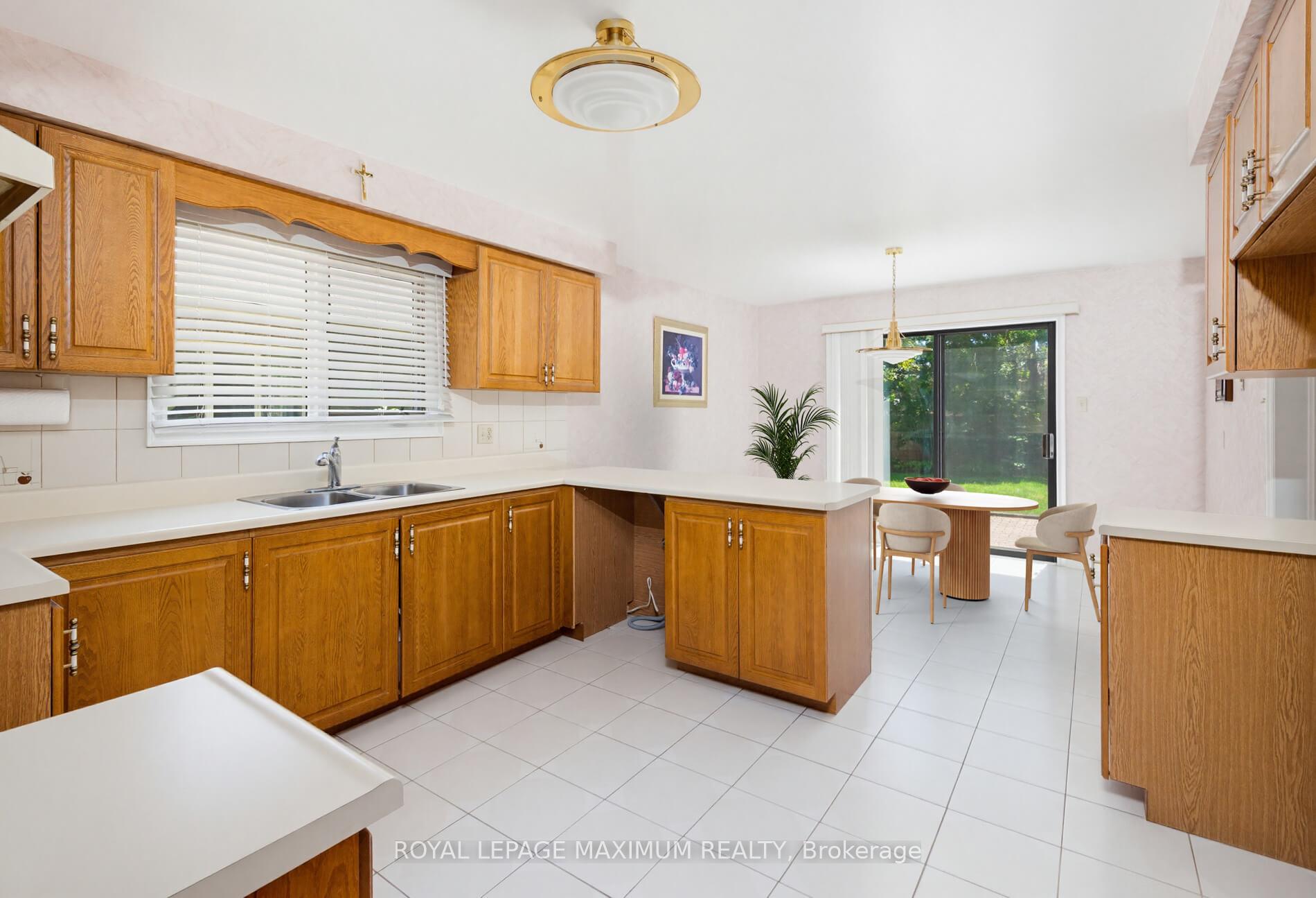Photo 13 of 91 Wilshire Boulevard, Vaughan, East Woodbridge — HOMEH