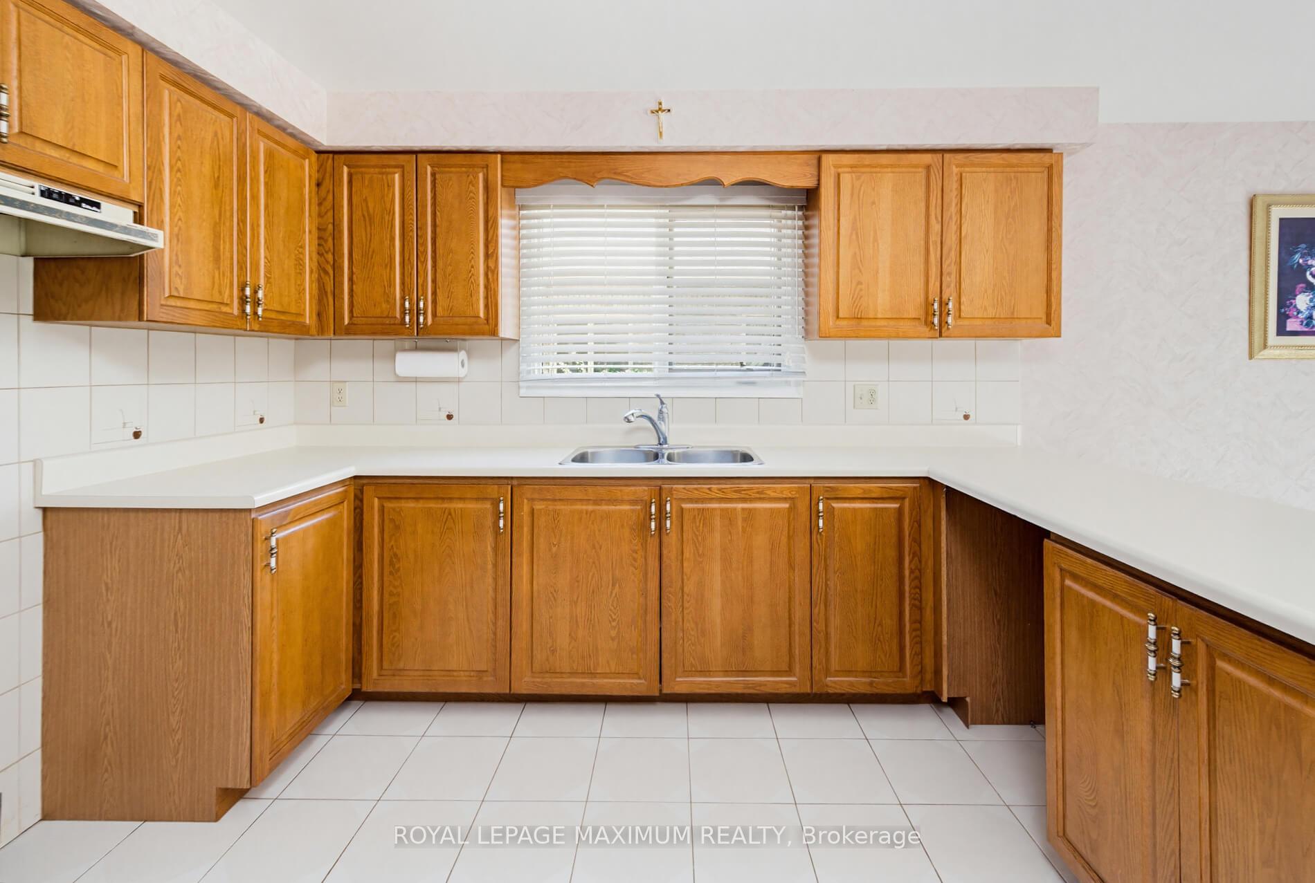 Photo 17 of 91 Wilshire Boulevard, Vaughan, East Woodbridge — HOMEH