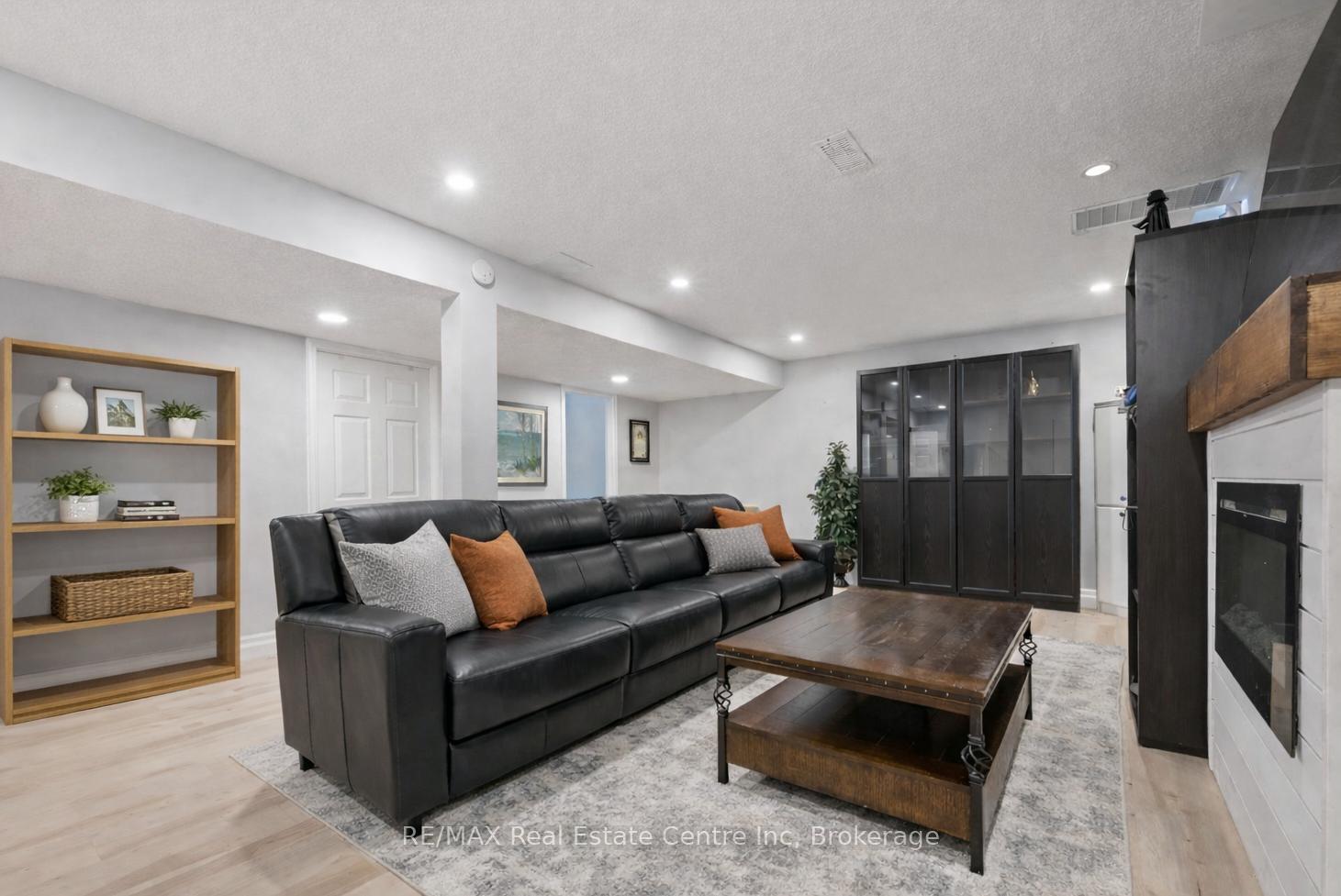 Photo 16 of Unit 3, 106 Woodlawn Road E, Guelph, Victoria North — HOMEH