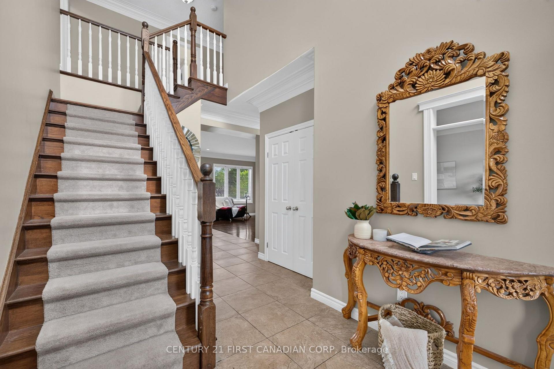 Photo 4 of 834 Talisman Crescent, London, South L — HOMEH