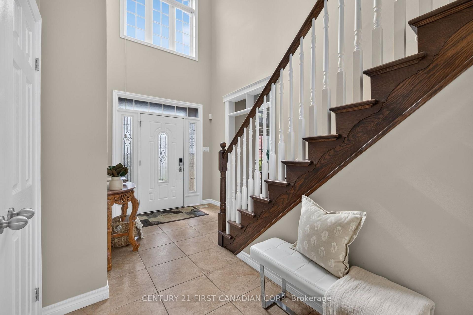 Photo 5 of 834 Talisman Crescent, London, South L — HOMEH