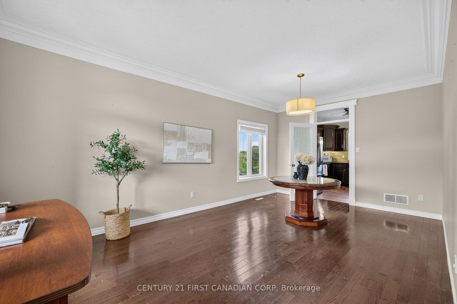 Photo 6 of 834 Talisman Crescent, London, South L — HOMEH