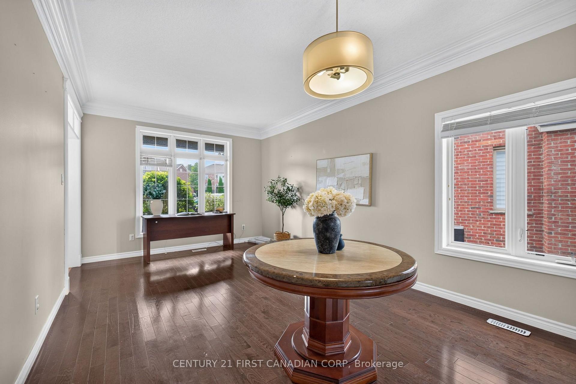 Photo 7 of 834 Talisman Crescent, London, South L — HOMEH