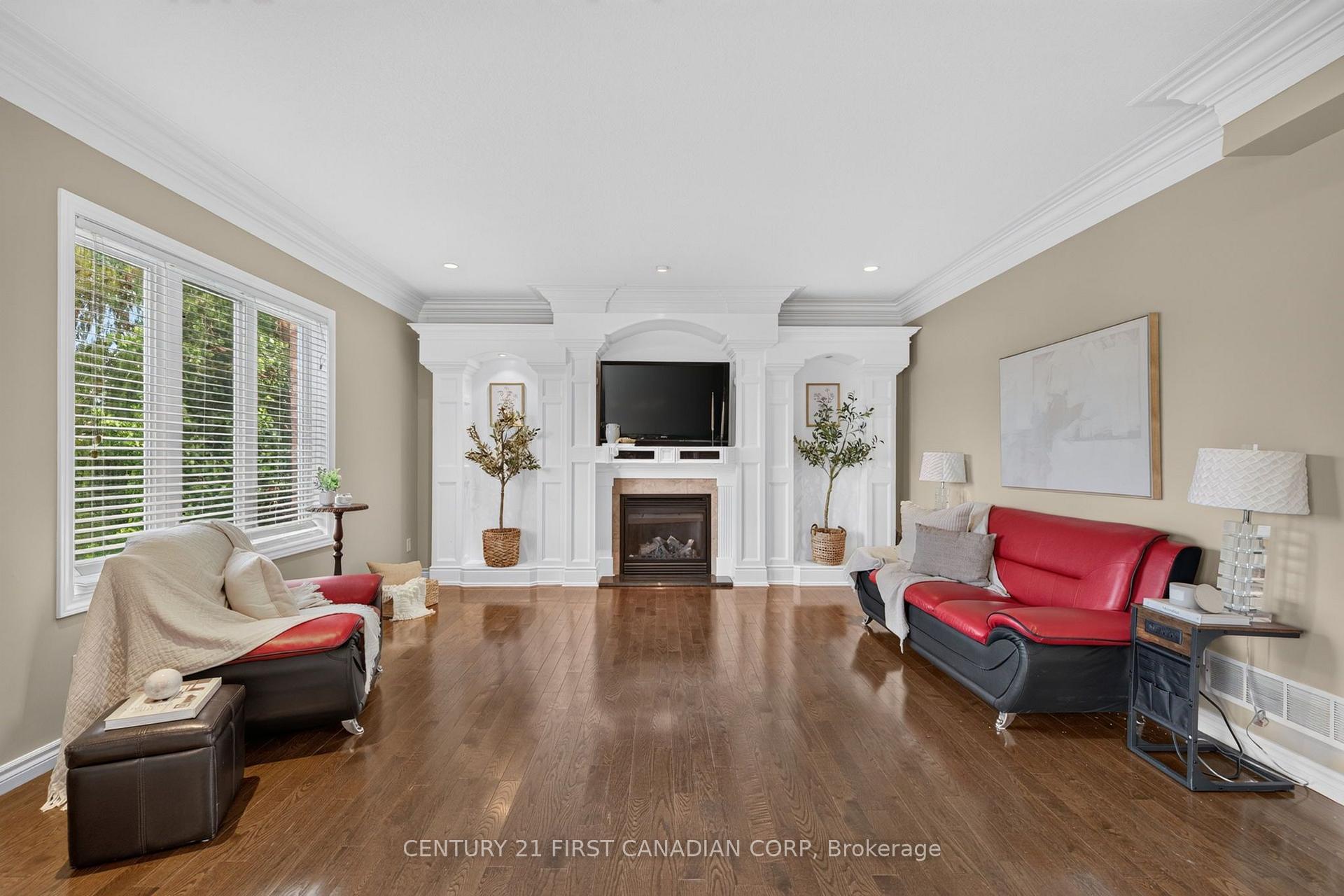 Photo 8 of 834 Talisman Crescent, London, South L — HOMEH