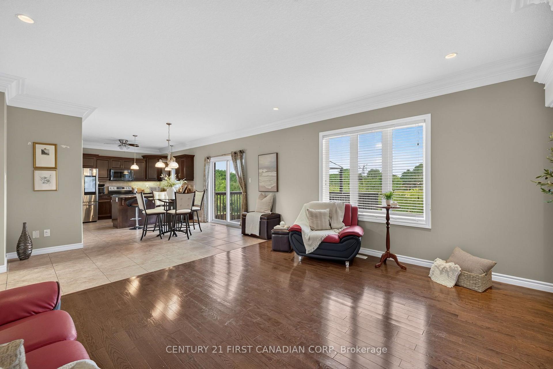 Photo 9 of 834 Talisman Crescent, London, South L — HOMEH