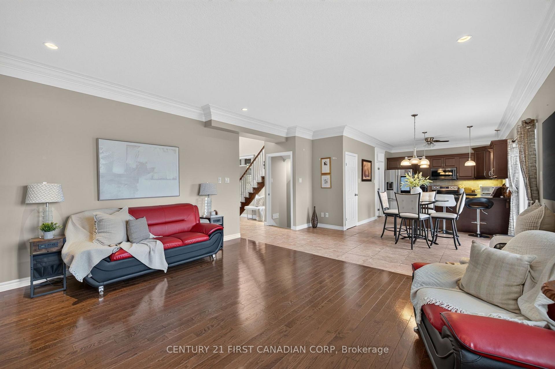 Photo 10 of 834 Talisman Crescent, London, South L — HOMEH
