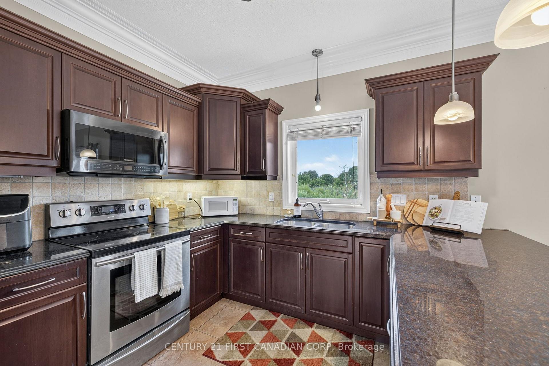 Photo 14 of 834 Talisman Crescent, London, South L — HOMEH