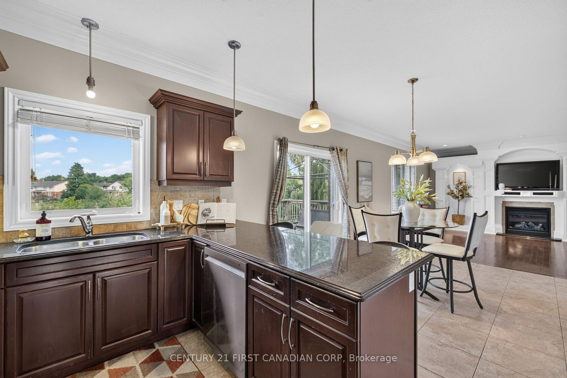 Photo 15 of 834 Talisman Crescent, London, South L — HOMEH
