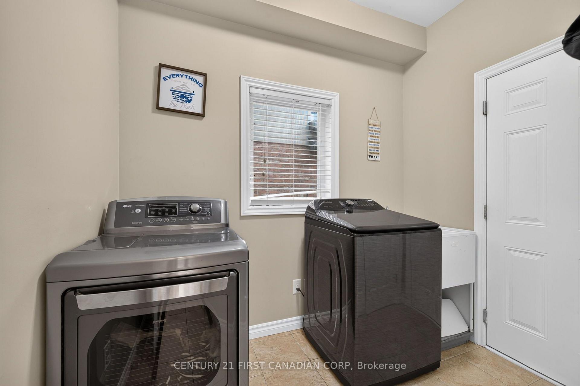 Photo 18 of 834 Talisman Crescent, London, South L — HOMEH