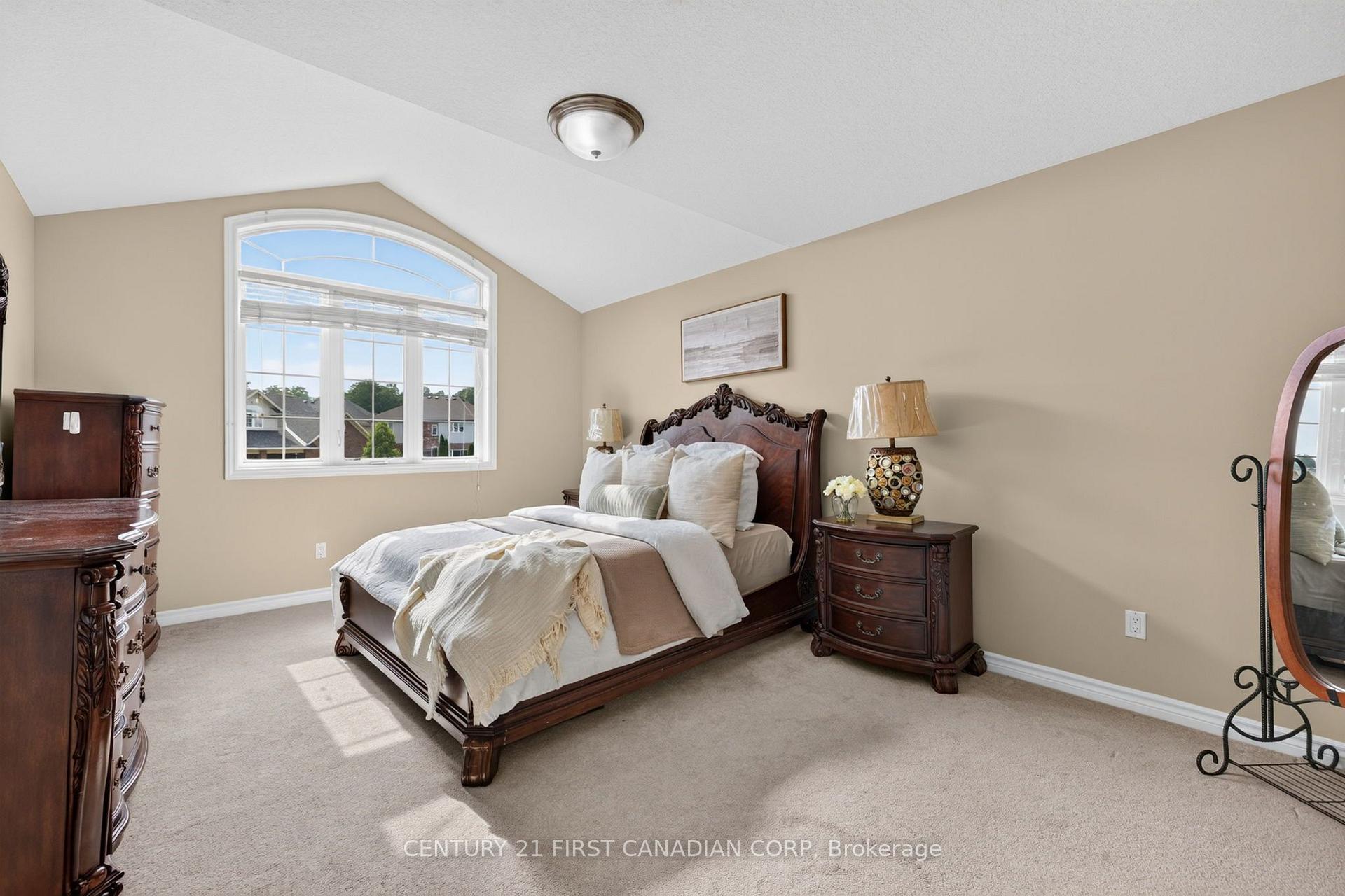 Photo 19 of 834 Talisman Crescent, London, South L — HOMEH