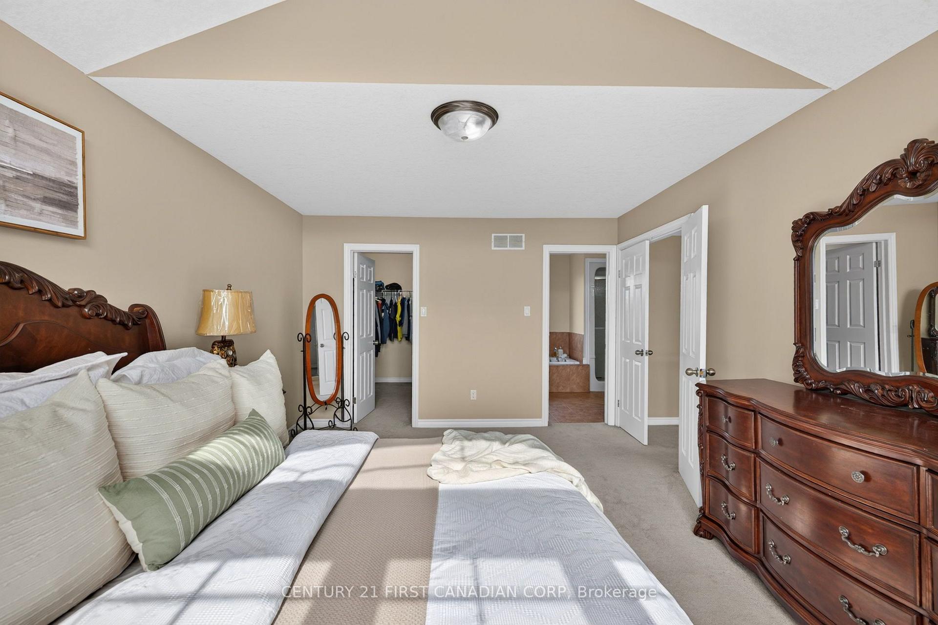 Photo 21 of 834 Talisman Crescent, London, South L — HOMEH