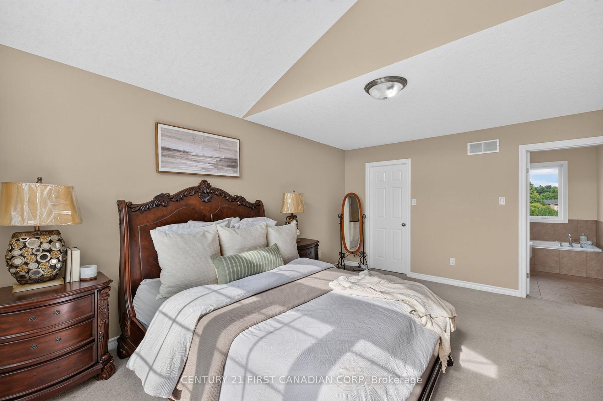 Photo 22 of 834 Talisman Crescent, London, South L — HOMEH