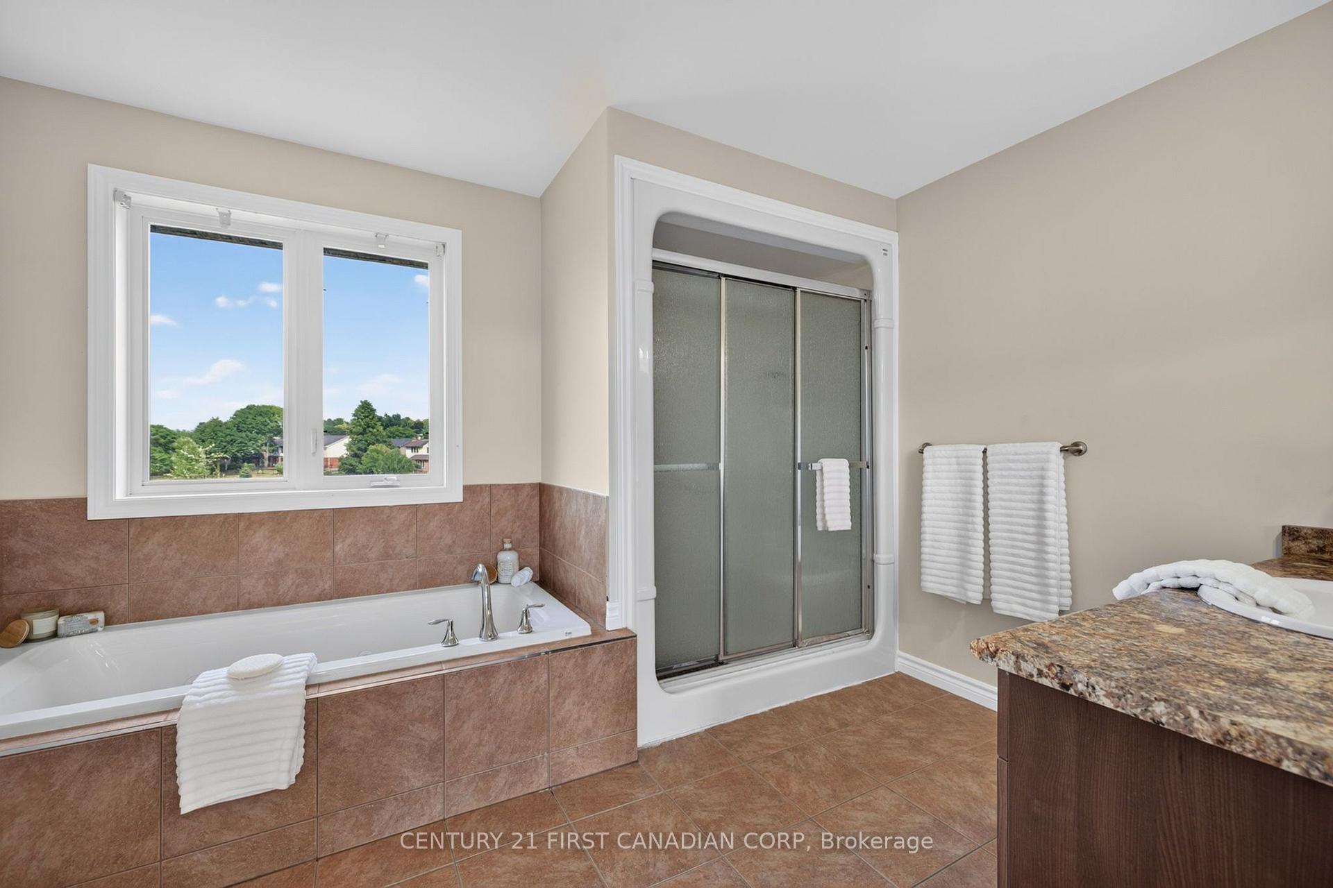 Photo 23 of 834 Talisman Crescent, London, South L — HOMEH