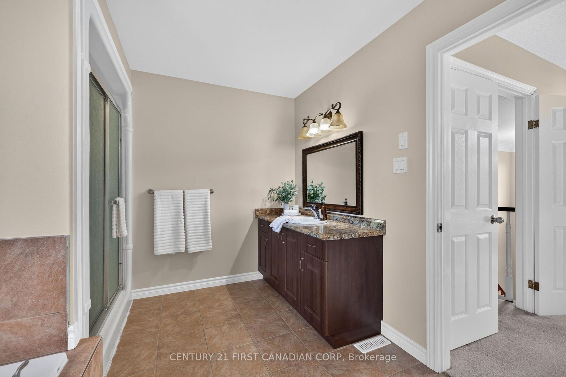 Photo 24 of 834 Talisman Crescent, London, South L — HOMEH