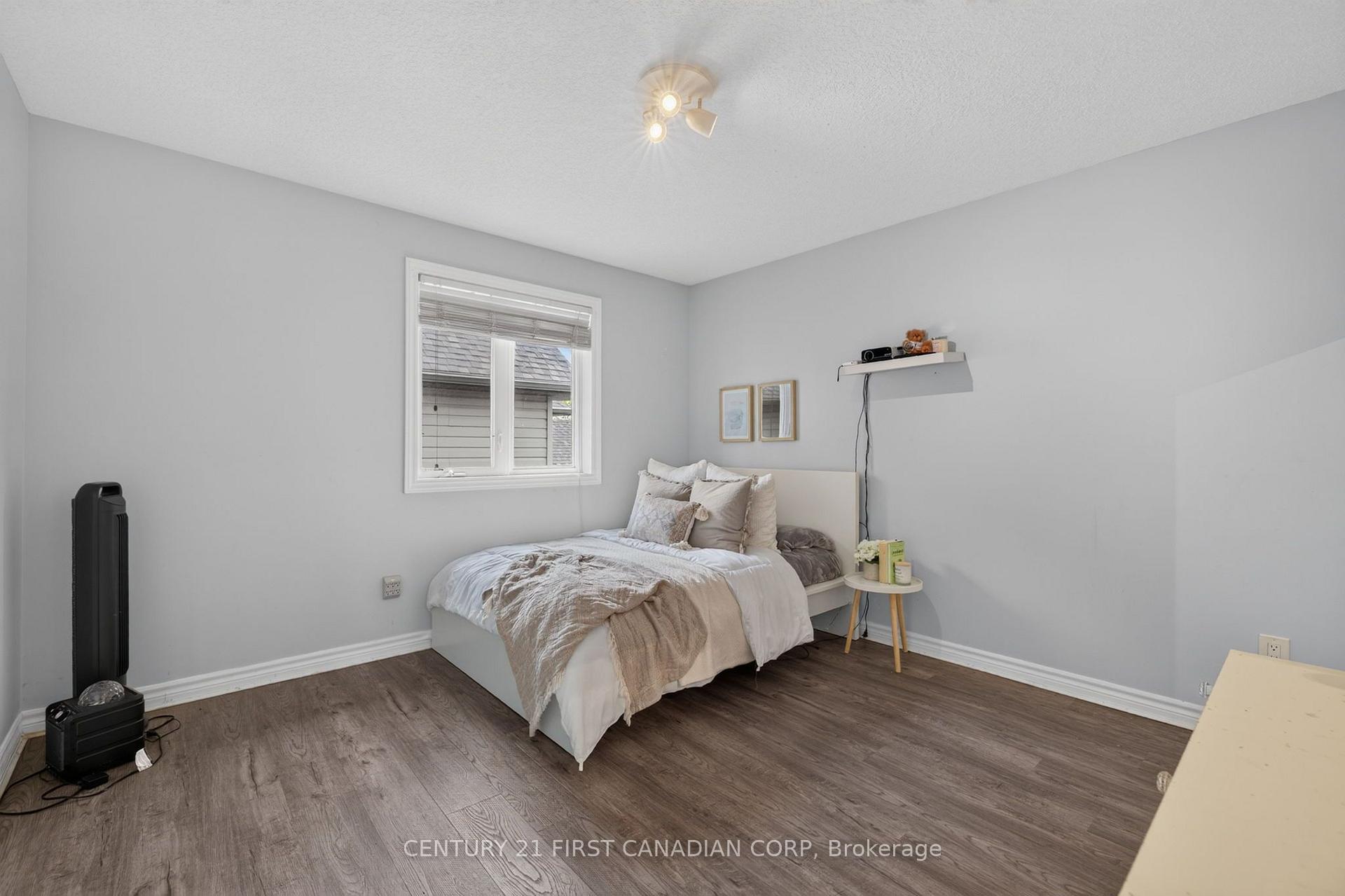 Photo 25 of 834 Talisman Crescent, London, South L — HOMEH