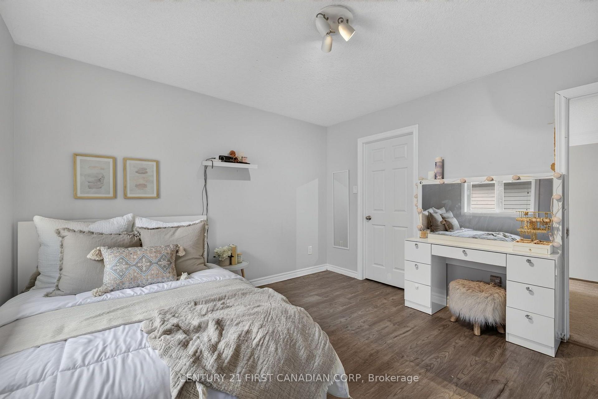 Photo 26 of 834 Talisman Crescent, London, South L — HOMEH