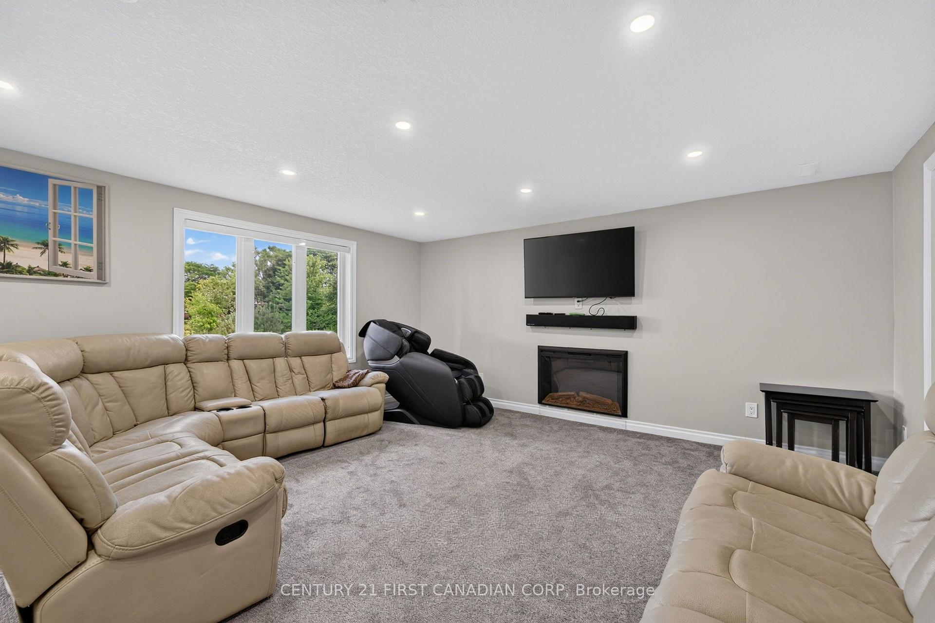 Photo 32 of 834 Talisman Crescent, London, South L — HOMEH