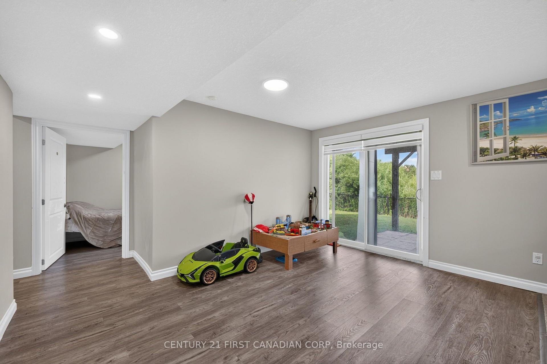 Photo 36 of 834 Talisman Crescent, London, South L — HOMEH