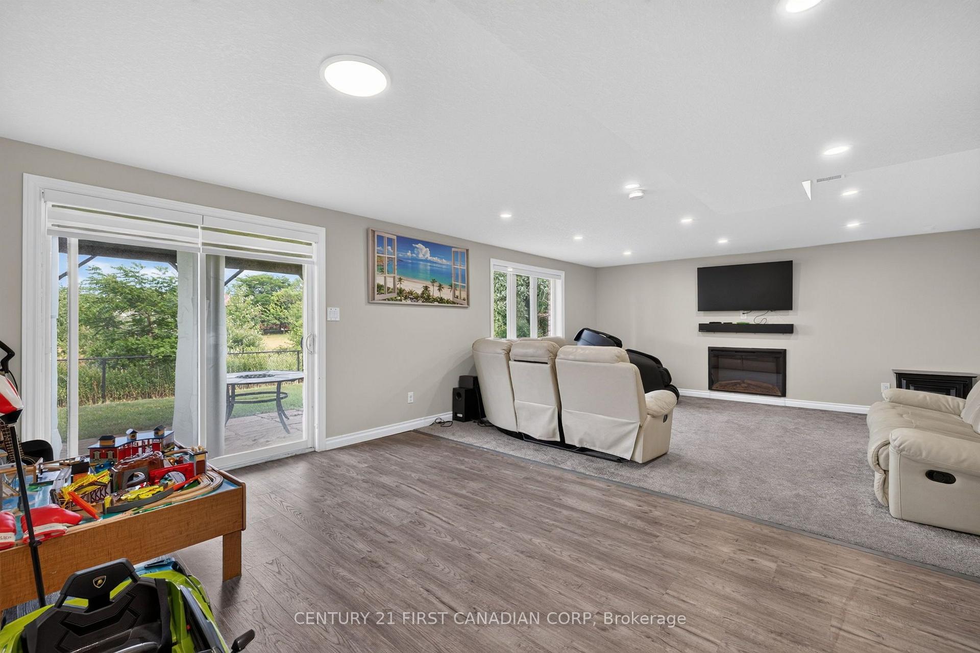 Photo 37 of 834 Talisman Crescent, London, South L — HOMEH