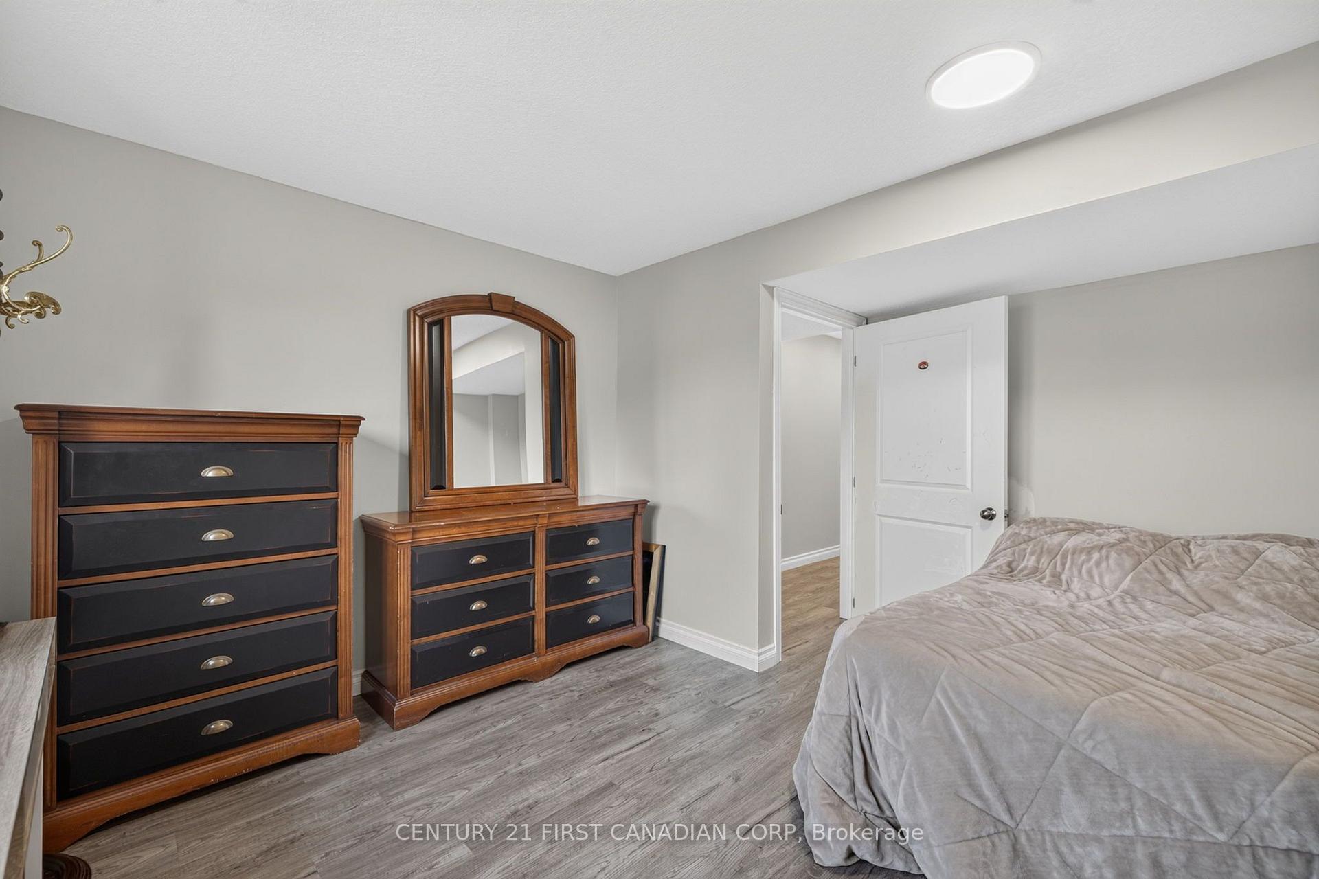 Photo 39 of 834 Talisman Crescent, London, South L — HOMEH